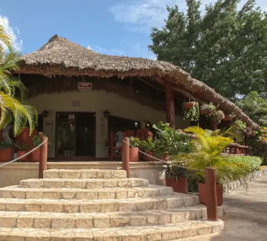 Restaurante con vista al Cenote Ik Kil